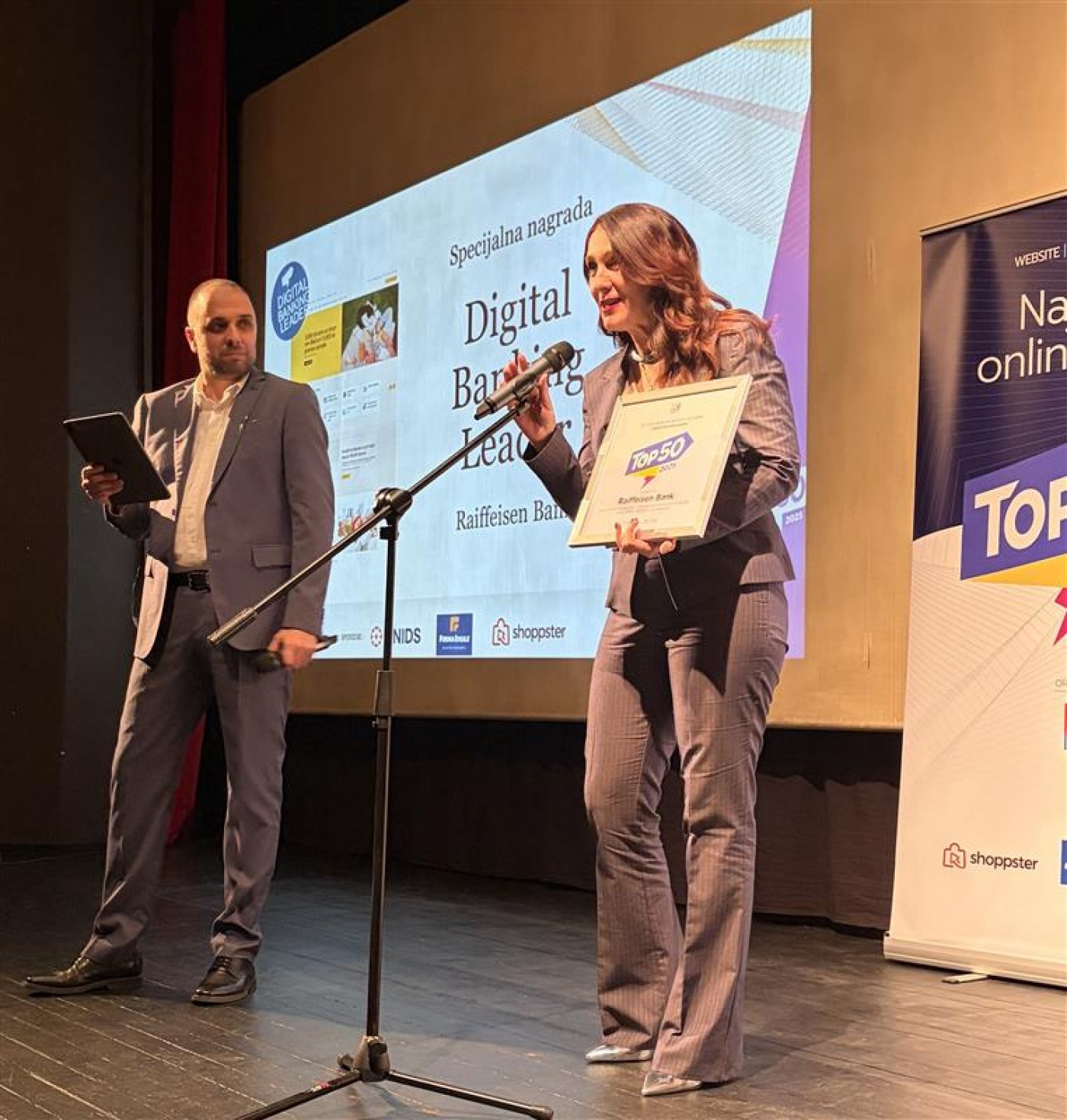 Tanja Glišin, članica Izvršnog odbora Raiffeisen banke zadužena za poslovanje sa korporativnim klijentima na dodeli PC Press nagrade