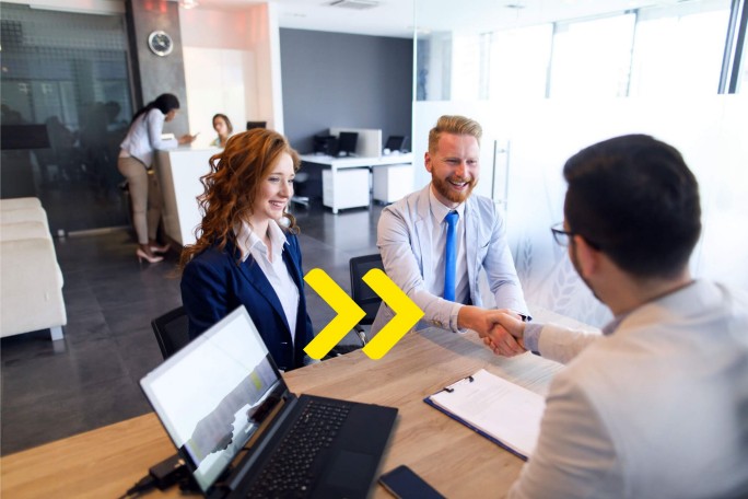 Poslovni partneri dogovaraju dokumentarni akreditiv za siguran uvoz robe i obezbeđenje plaćanja u inostranstvu