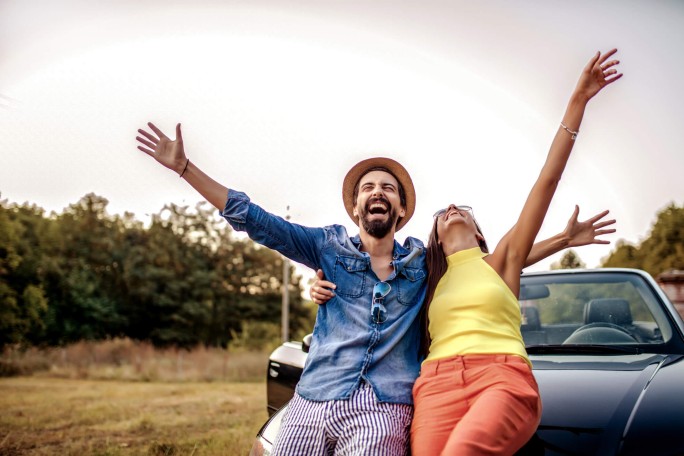 Mladi par slavi finansijsku nezavisnost i sigurnu budućnost kroz ulaganje u dobrovoljni penzioni fond.